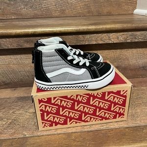Gently worn. Vans Sk8 Hi. Size 8 toddler.